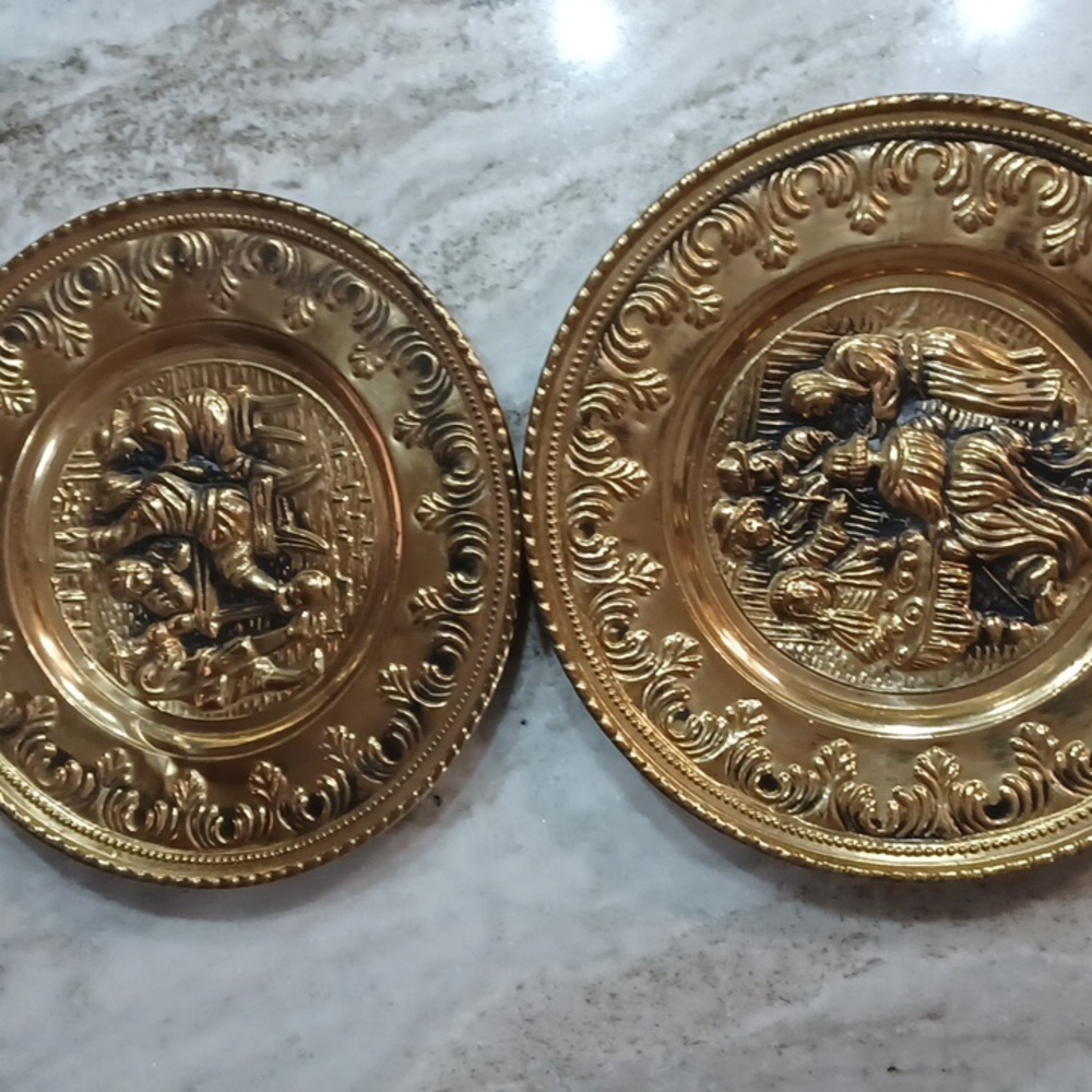 Elegant Gold Tone Decorative Plates...Vintage.  As Seen On TV Makeover.